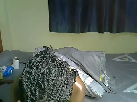 Pearl_petite webcam