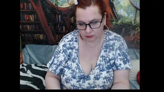 PlayfullMature webcam
