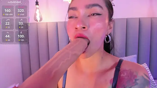 Leamonroe__ webcam