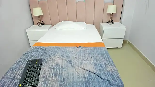 doll_skinny18 webcam
