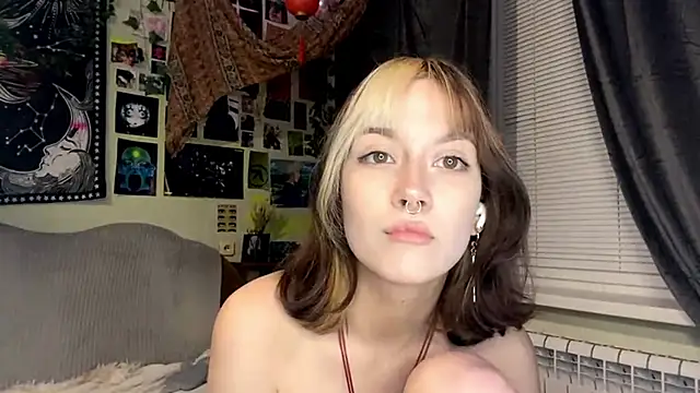 YourFavoriteAltgirl webcam