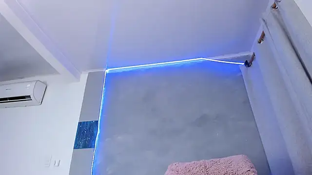 Alexxxholy webcam