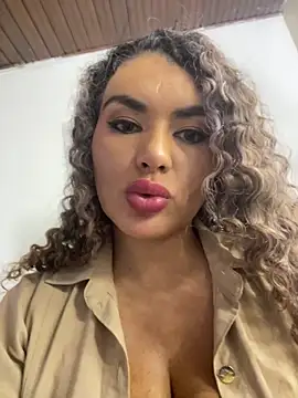 TianaRios_Pink webcam