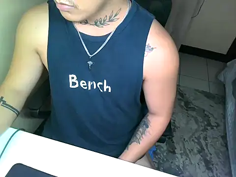 urhardfuckerAsiandaddy webcam
