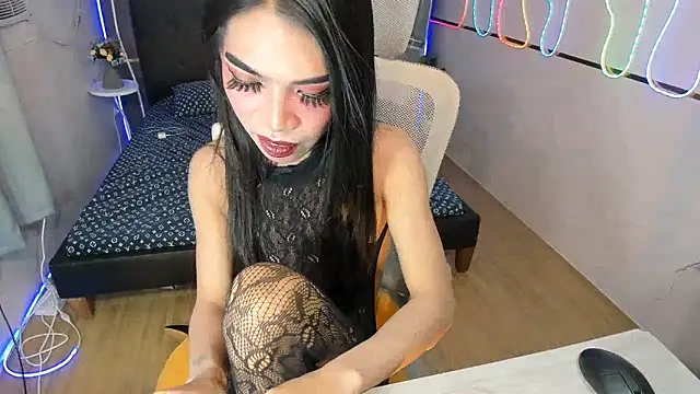 Alexa_therealhorsecock webcam