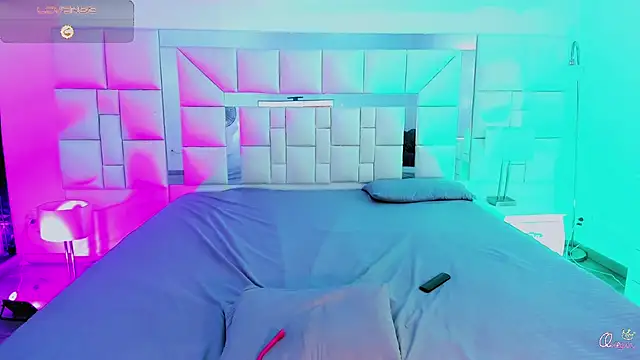 katha_Crawford webcam