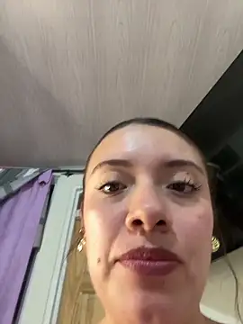 valery_mora webcam