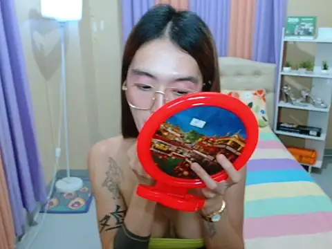 XxTsUncutAskaxX webcam