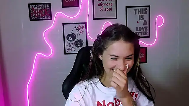AlisaFrost webcam