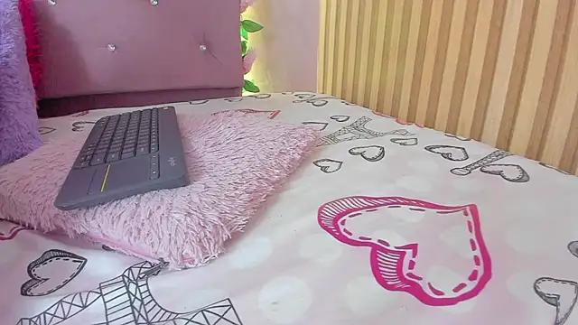 lovely__kiss__ webcam