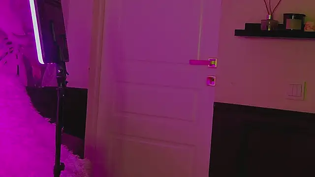 MaeveMoon webcam