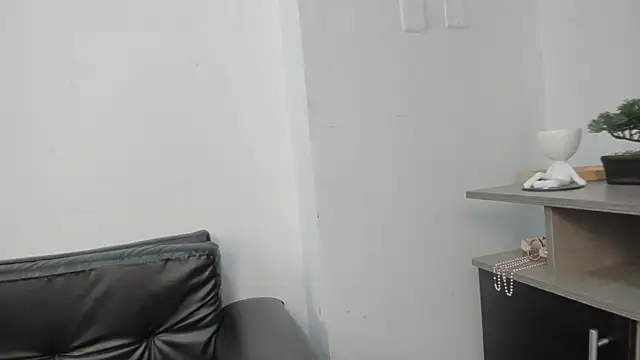 KiaraaBlack Lovense webcam model