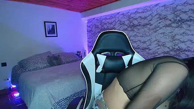 Camila_IRoose webcam