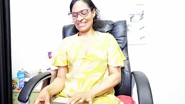 Aries_Mature webcam