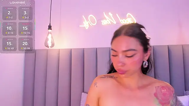 Leamonroe__ webcam