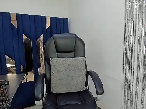 Aisha_hotts777 webcam