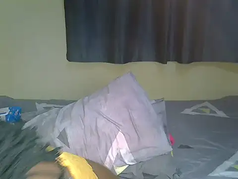 Pearl_petite webcam