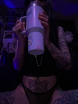 MissMidnightUK webcam