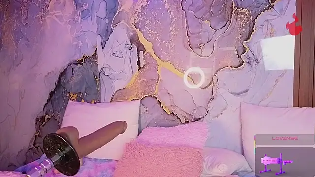 Lolalewis777 webcam