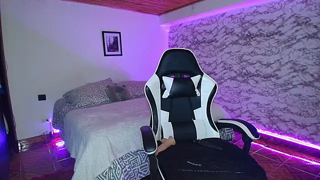Camila_IRoose webcam