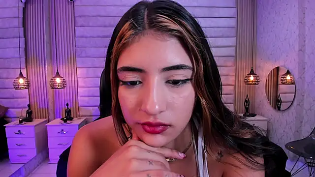 VictoriaaBlair webcam