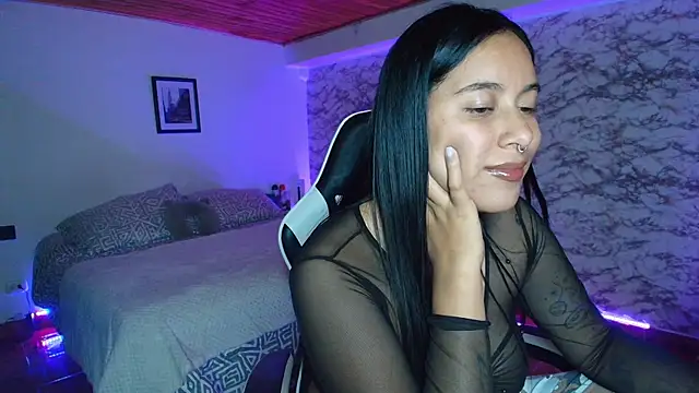 Camila_IRoose webcam