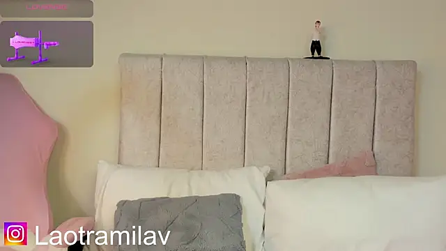 MilaVelour webcam