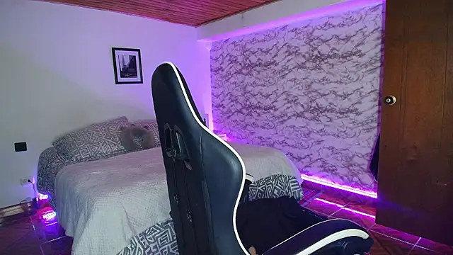 Camila_IRoose webcam
