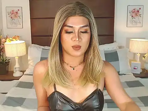 PlayfullBella webcam