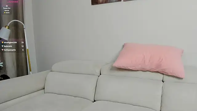 DevinAdinolfi busty lesbian cam