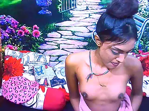 IndianPretty14u2Luv webcam