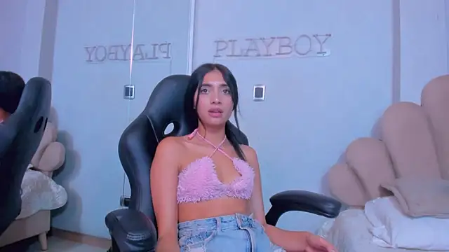KattyLilli Latina webcam model