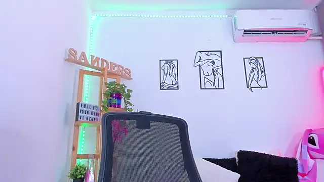 EmillySanders webcam