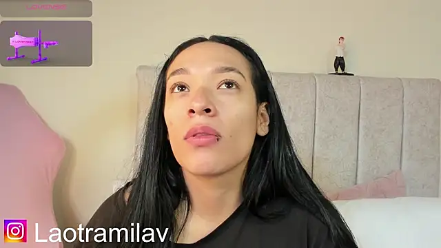 MilaVelour webcam