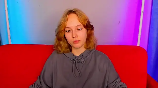 RikkiChoco teen cam to cam room