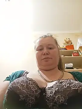 KiraStanton