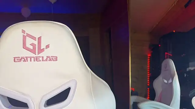 OpheliaVoss 18+ teen cam preview