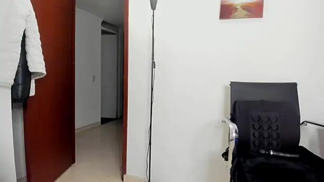 nia__white webcam