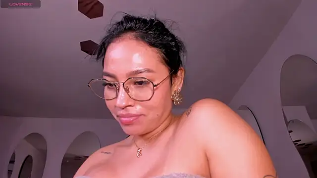 MollyJones_ webcam