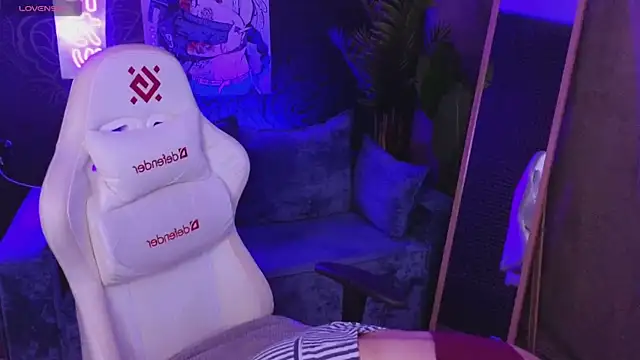 roxy_riot_ webcam