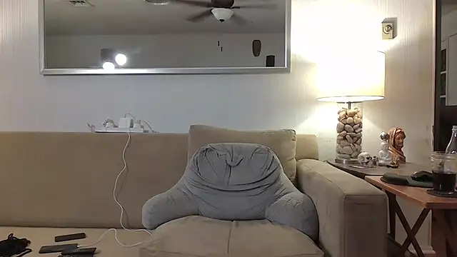 9VOLTT live cam