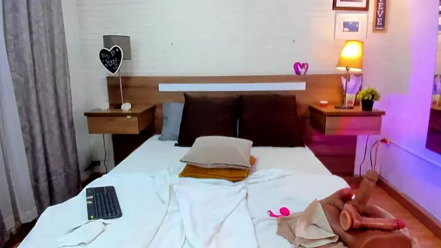 JenniferAuriston webcam