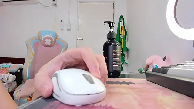 CraveMyCurves webcam