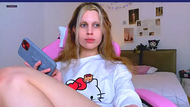 Maxine_gold webcam