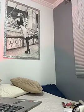Mau_White webcam