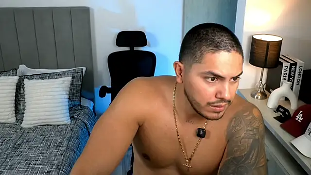 owen-pierces webcam