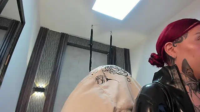 selene_red_ webcam