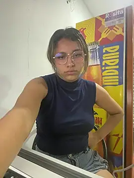 liahot69 bathroom webcam show
