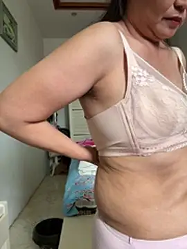 hannzn curvy mature cam girl