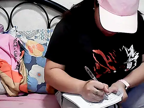 HornyPussie69 webcam